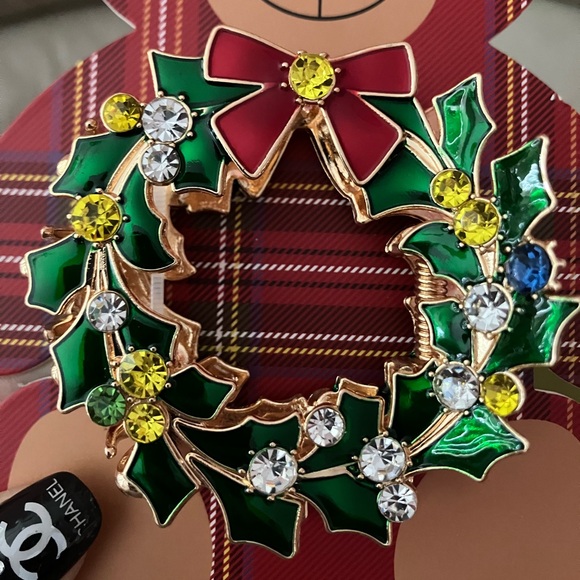 Piper Colorful Holiday Wreath Hair Claw Clip - Picture 3 of 6